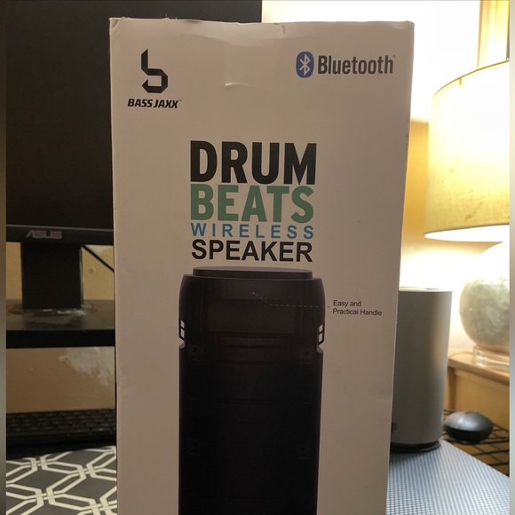 open box but speaker is fresh and never used had to open to prove not fake/scam - Picture 3 of 9